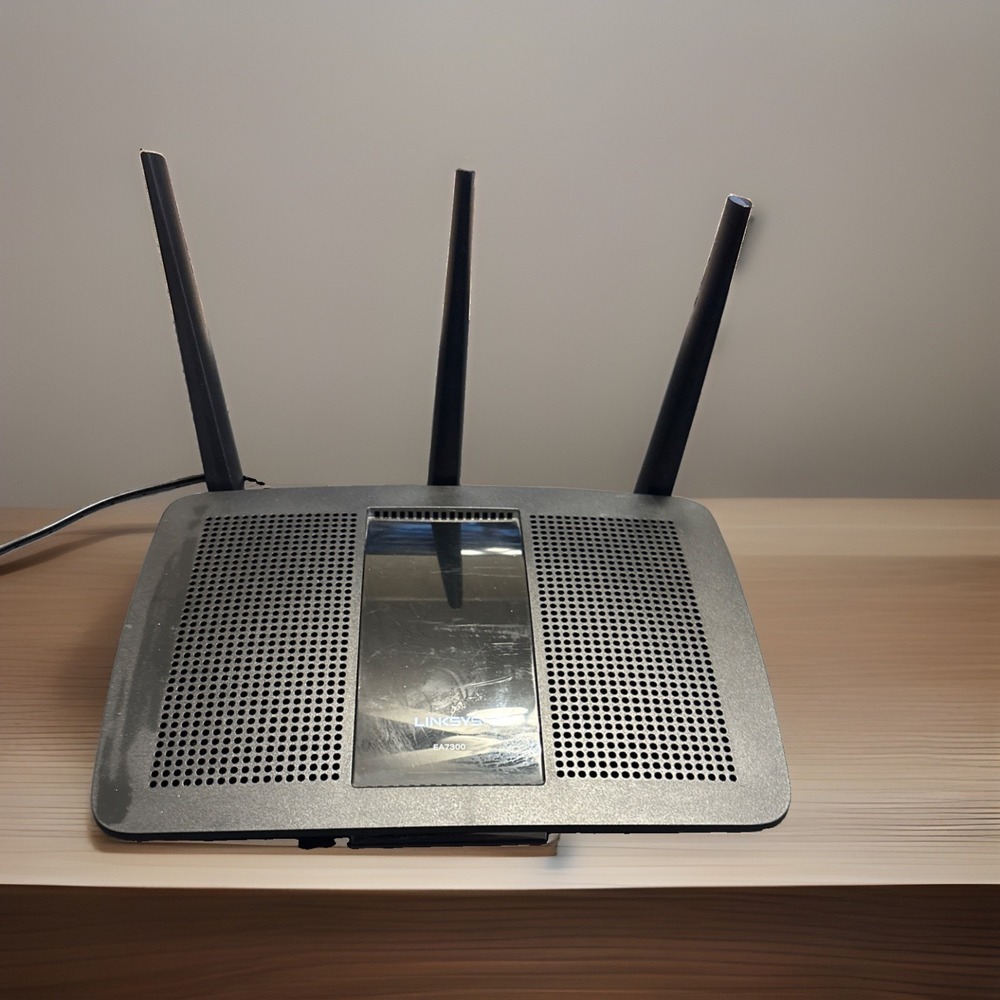 Linksys MAX-STREAM AC1750 MU-MIMO Gigabit Wi-Fi Router Model: EA7300